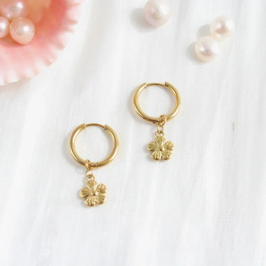 Olivia|Klassische Creolen mit Blume