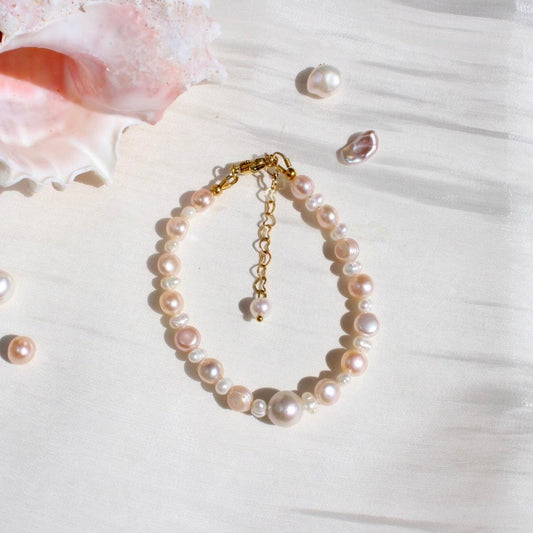 Delaney|Wunderschöne rosa und weisse Perlen Armkette - JK Jewelry & Accessories