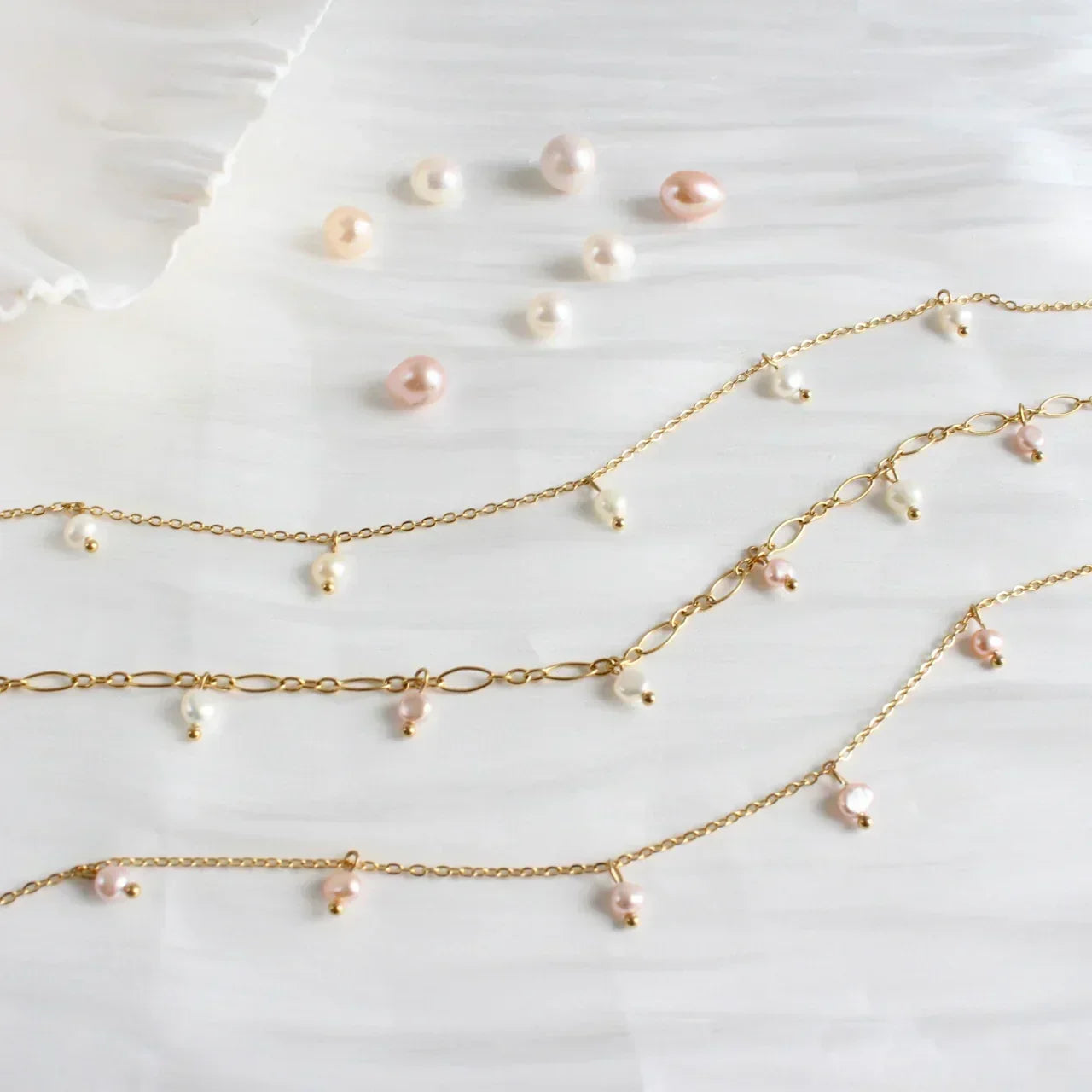 Wunderschönes weisses Perlen Arm- / Fusskettchen - JK Jewelry & Accessories