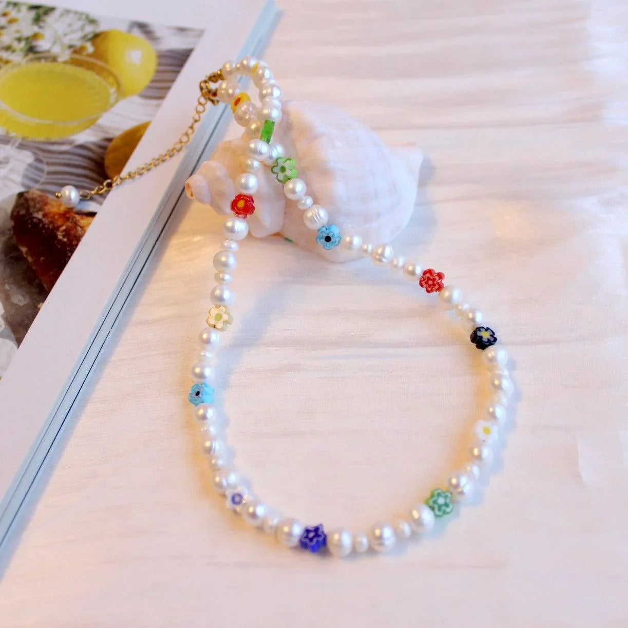 Arianna|Perlen treffen auf bunte Blüten - JK Jewelry & Accessories