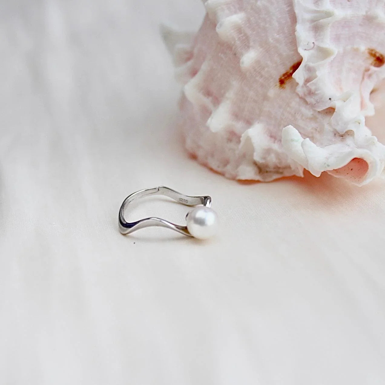 Regana|Perle mit Einzigartiger Welle - JK Jewelry & Accessories