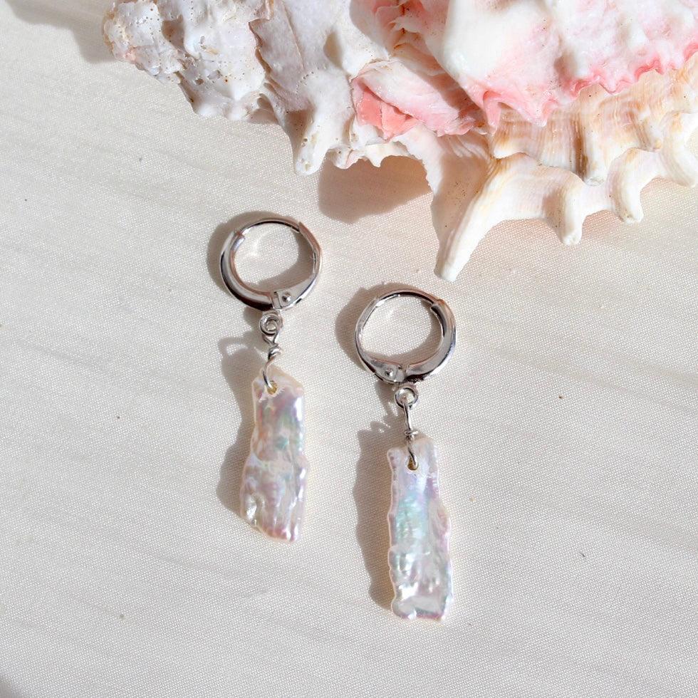 Keyla | Klassische Creolen mit langen Barockperlen - JK Jewelry & Accessories