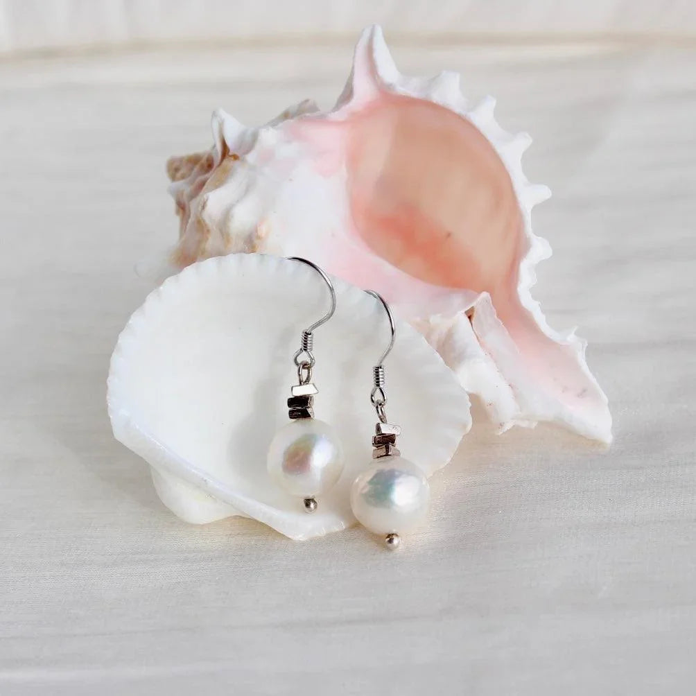 Amalia | Klassische Ohrhaken mit 10mm Perlen - JK Jewelry & Accessories
