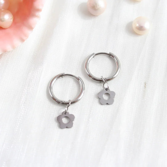 Olivia|Klassische Creolen mit Blume