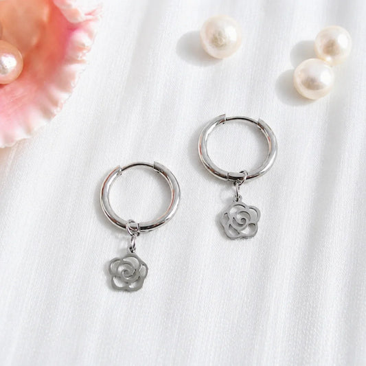 Olivia|Klassische Creolen mit Rose