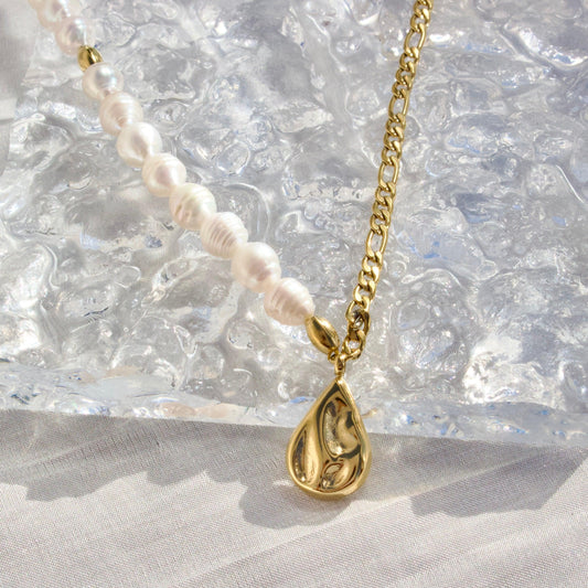 Ashley | Abstrakter Wassertropfen mit Perlenkette - JK Jewelry & Accessories