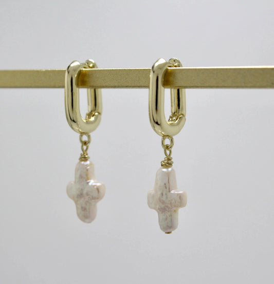 Creolen mit Perlen-Kreuz - JK Jewelry & Accessories