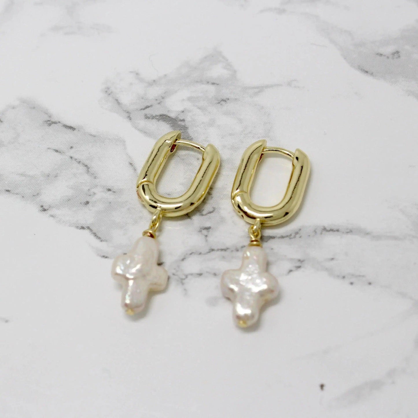 Creolen mit Perlen-Kreuz - JK Jewelry & Accessories