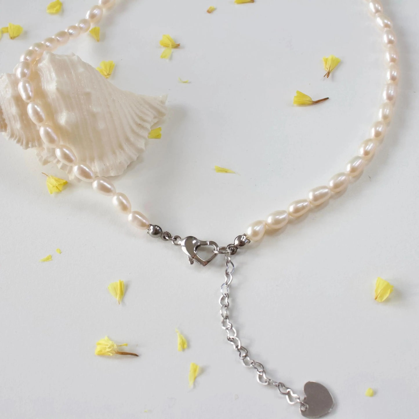 Gracie | Klassische Perlenkette & Silberherz - JK Jewelry & Accessories