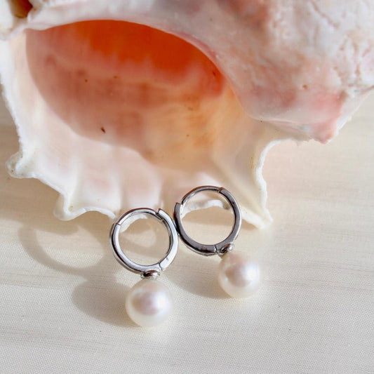 Maeve | Klassische Creolen mit 7mm Perlen - JK Jewelry & Accessories