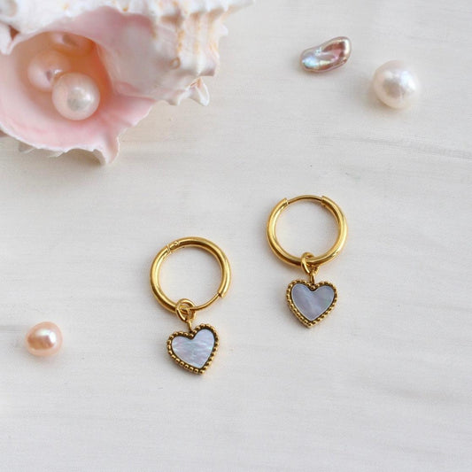 Olivia|Klassische Creolen mit Perlmutt-Herz - JK Jewelry & Accessories