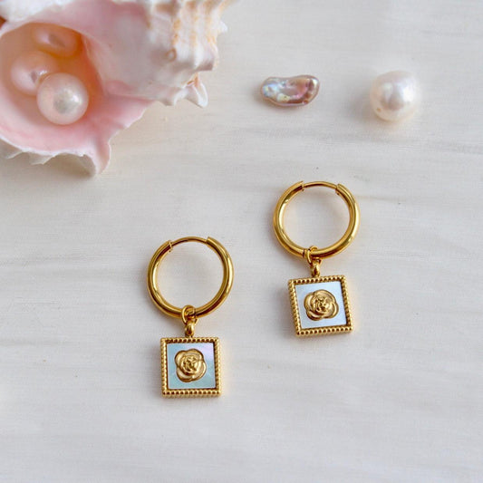 Olivia|Klassische Creolen mit Perlmutt-Rose - JK Jewelry & Accessories