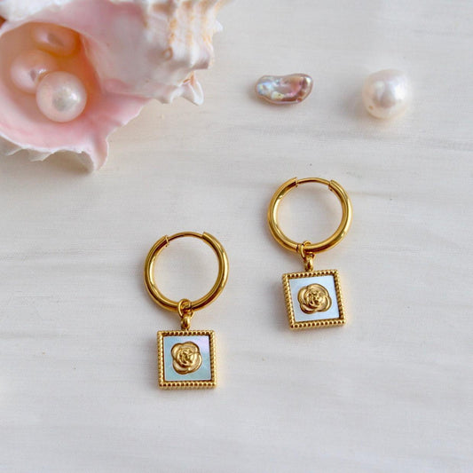 Olivia|Klassische Creolen mit Perlmutt-Rose - JK Jewelry & Accessories