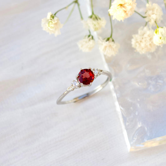 Sechs-Klauen Granat - JK Jewelry & Accessories