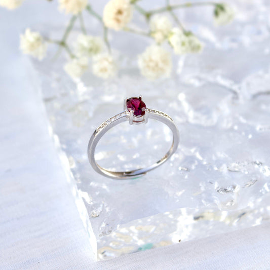 Vier-Klauen ovaler Granat - JK Jewelry & Accessories