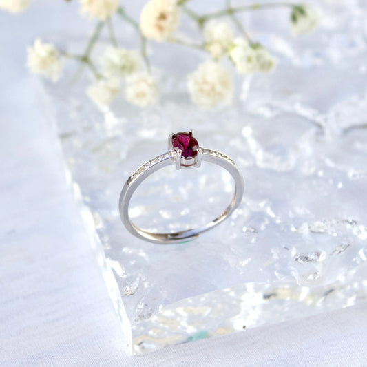 Vier-Klauen ovaler Granat - JK Jewelry & Accessories