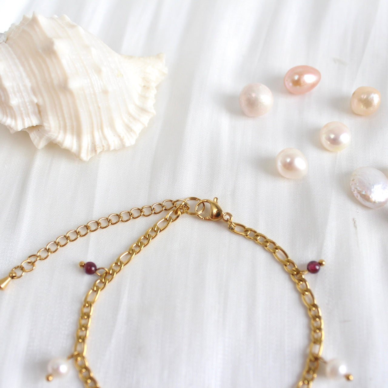 Sasha｜Violetter Granat & Perlen Armkette