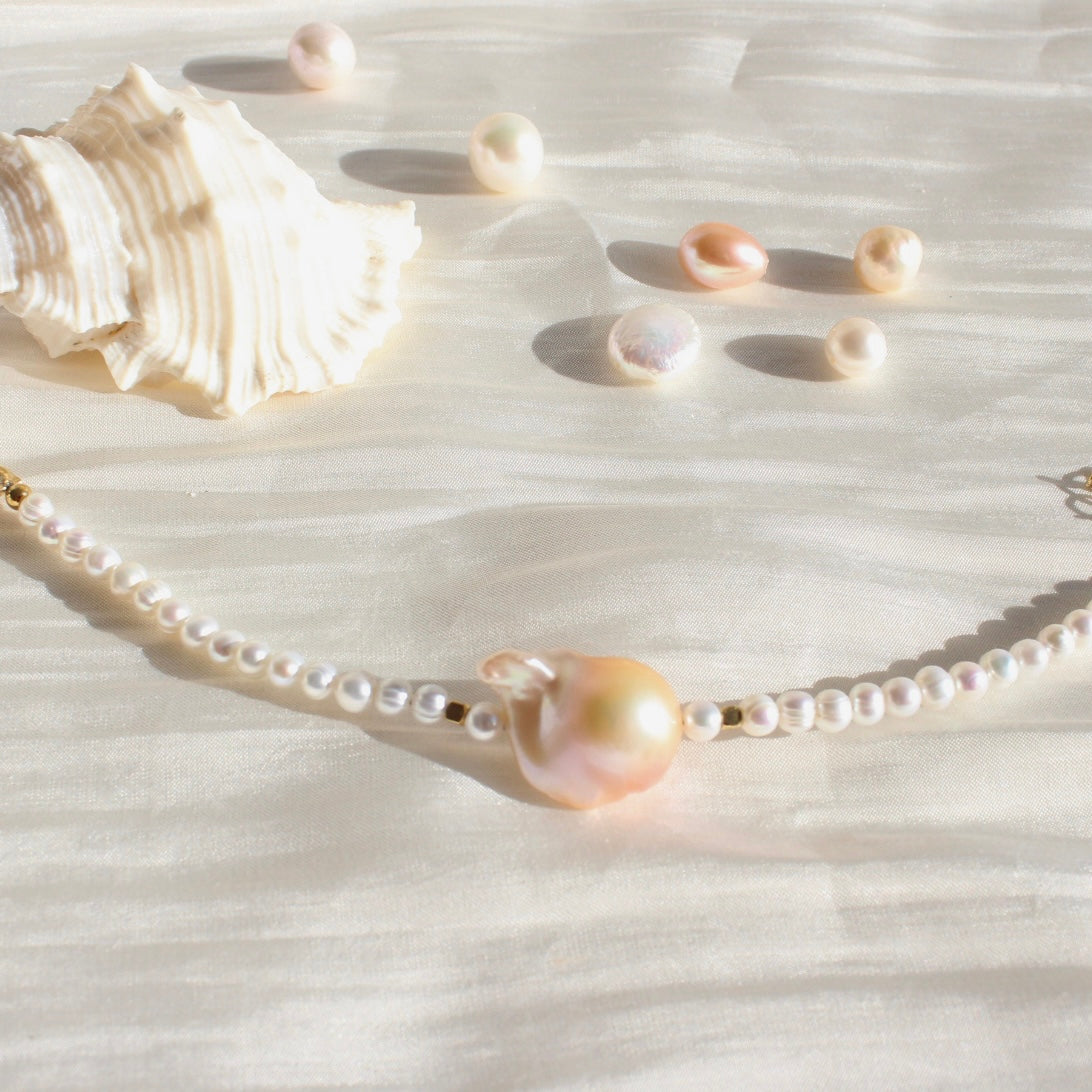 Macie | Barockperle mit zarter Perle