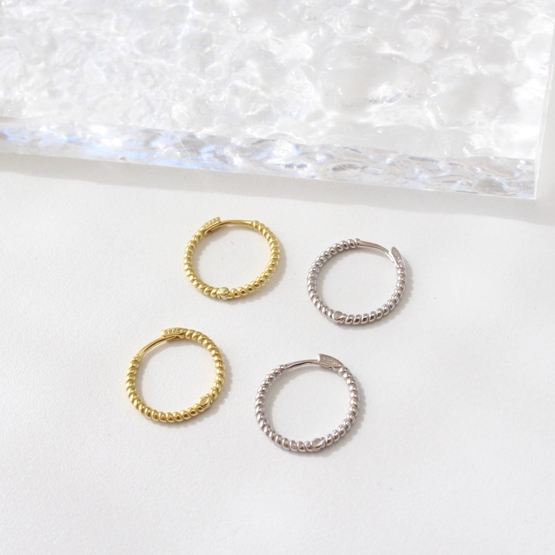 Inaya | Twist hoop earrings