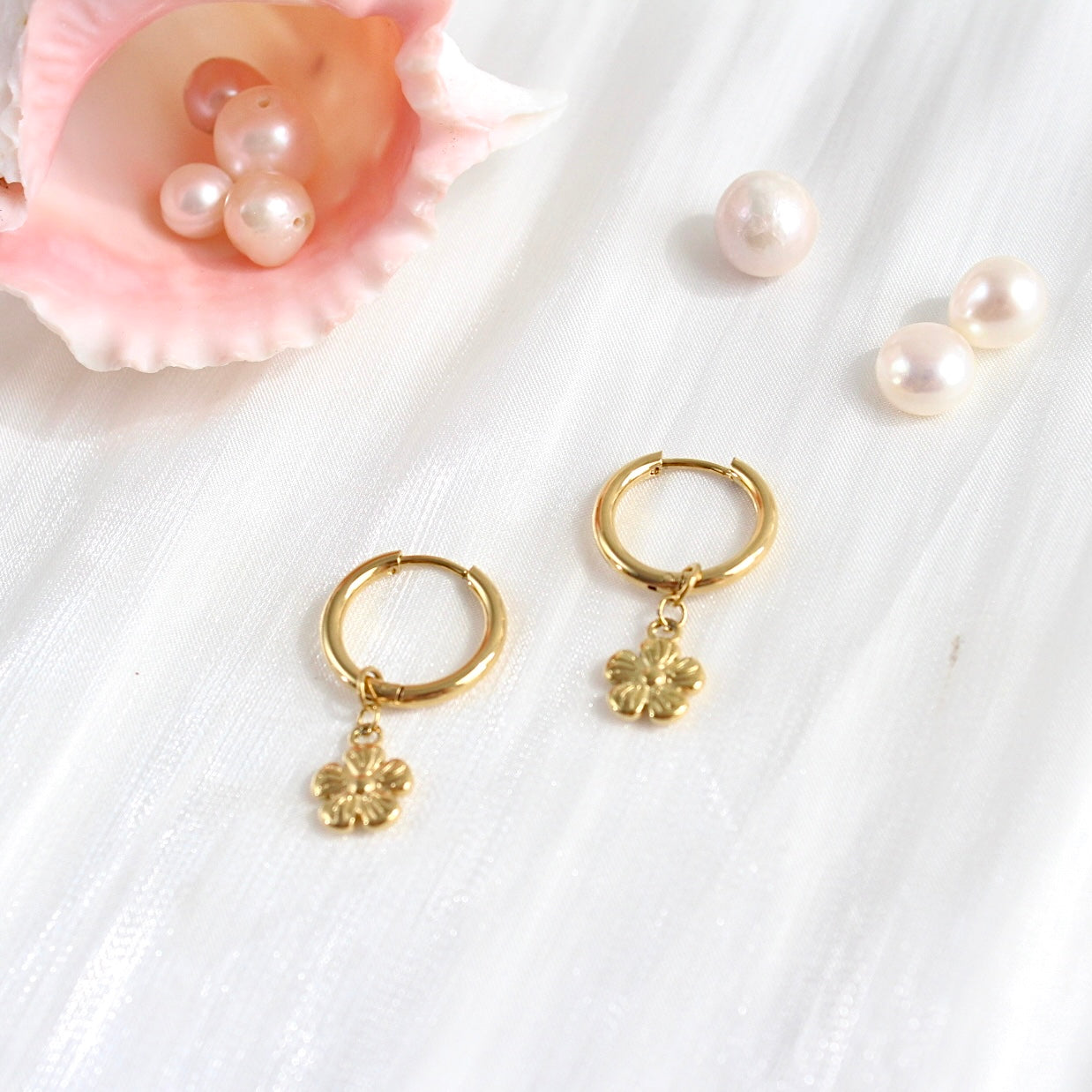 Olivia｜Klassische Creolen mit Blume