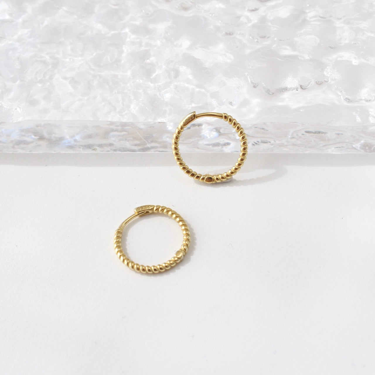 Inaya | Twist hoop earrings