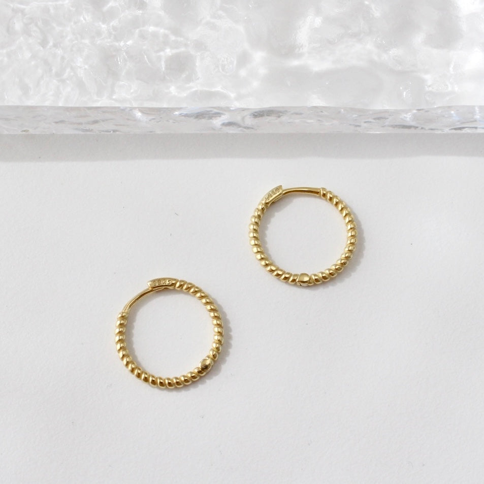 Inaya | Twist hoop earrings