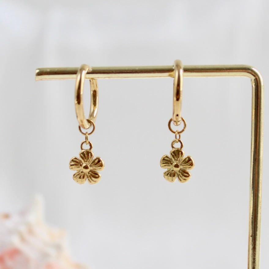 Olivia｜Klassische Creolen mit Blume