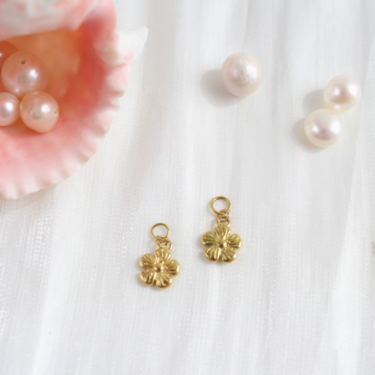 Olivia｜Klassische Creolen mit Blume