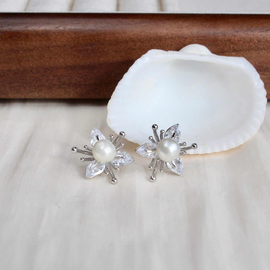 Everly｜Blühende Blume mit Perle - JK Jewelry & Accessories