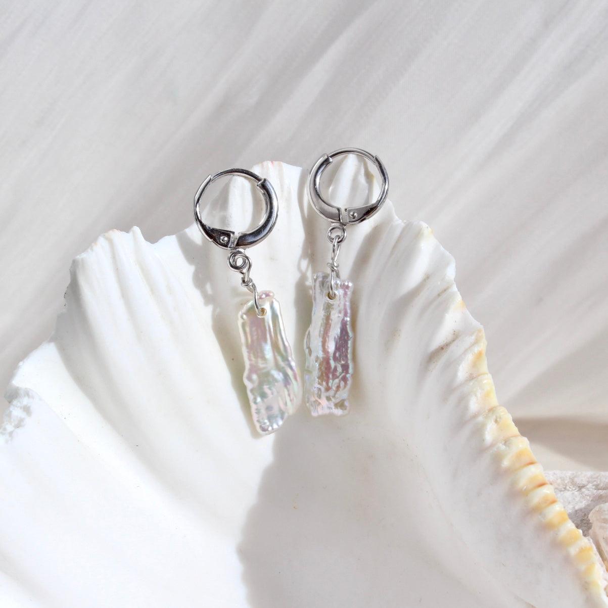 Keyla | Klassische Creolen mit langen Barockperlen - JK Jewelry & Accessories