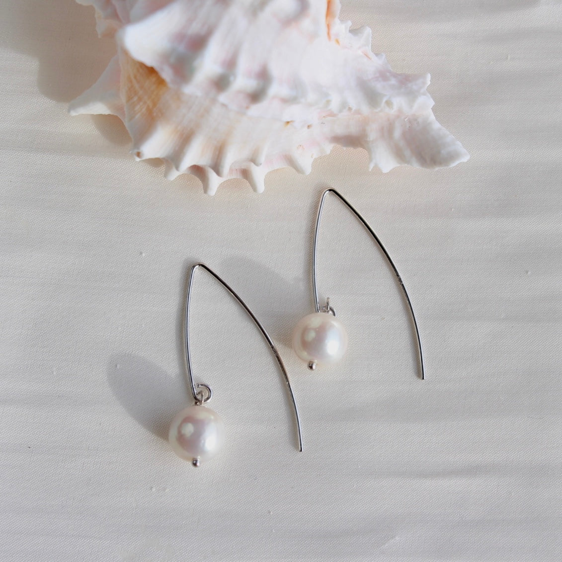 Jenna | Grosse Ohrhaken mit runden Perlen - JK Jewelry & Accessories