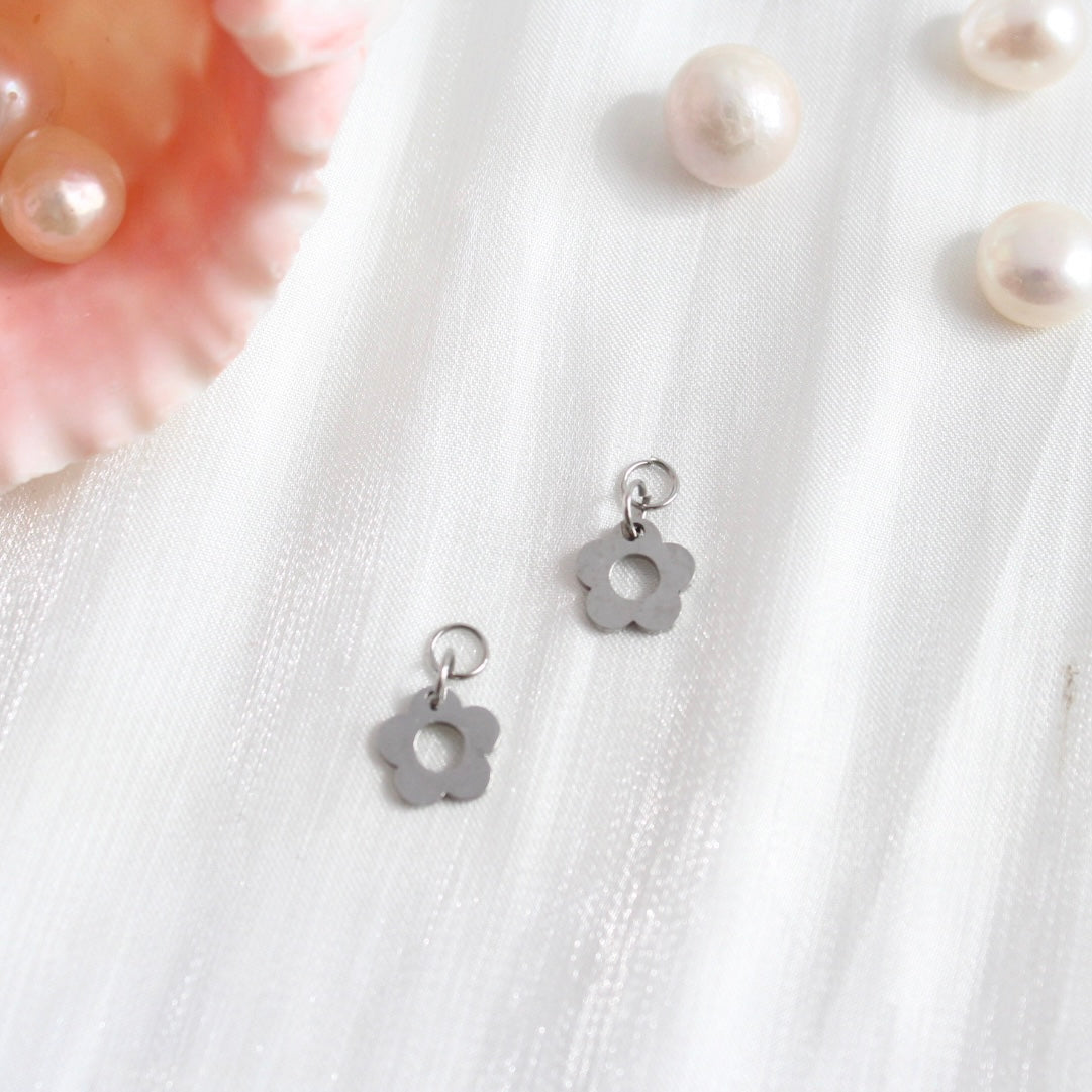 Olivia｜Klassische Creolen mit Blume