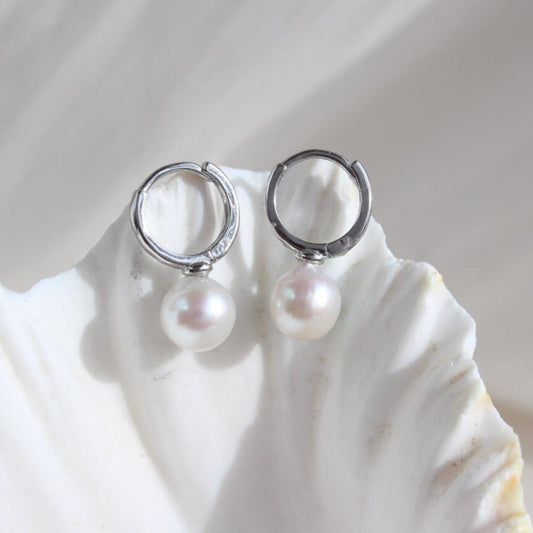 Maeve | Klassische Creolen mit 7mm Perlen - JK Jewelry & Accessories